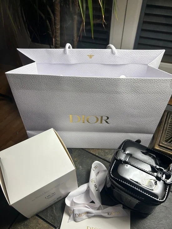 Dior Trousee Pouch- Black Patent with Gift Bag and Bow - Picture 4 of 5